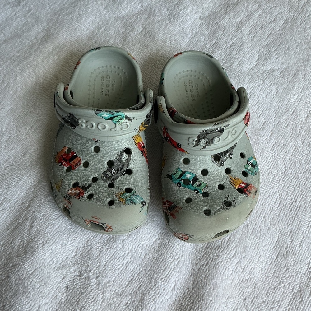 CROCS Kids Water Shoes with Car Print - Picture 3 of 9